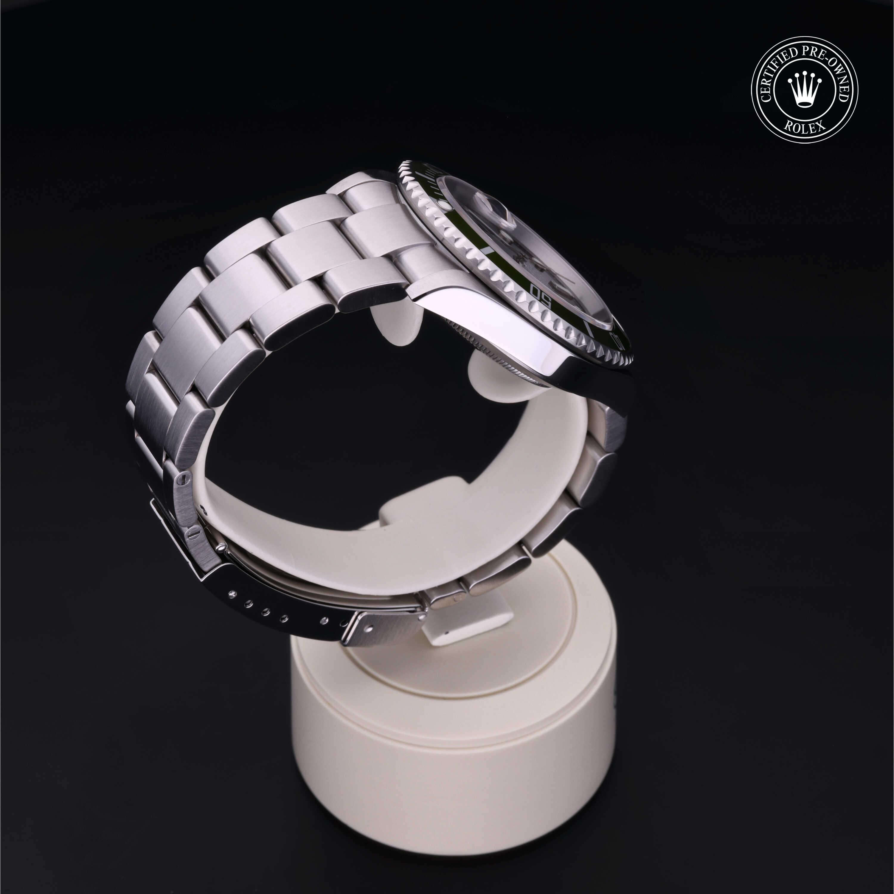 Rolex Submariner Date 360 view 16610LV