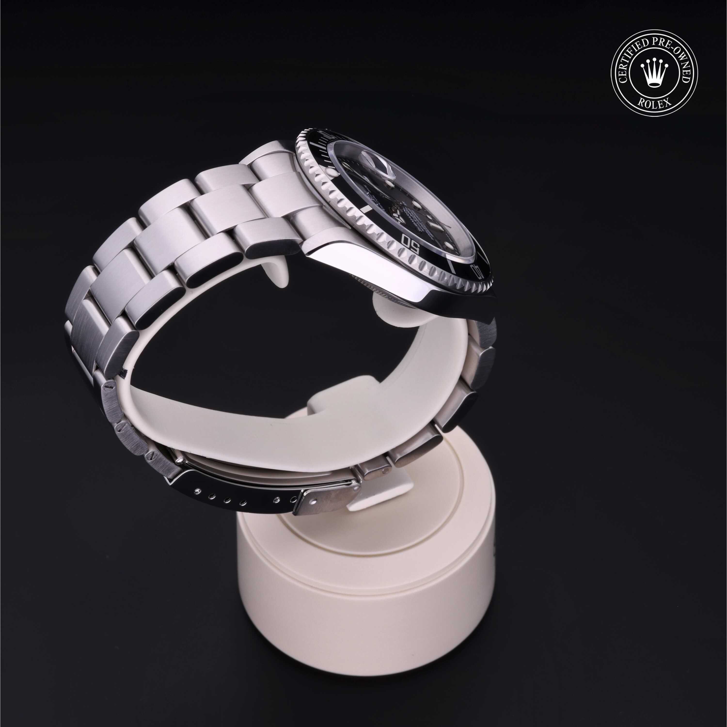 Rolex Submariner Date 360 view 16610