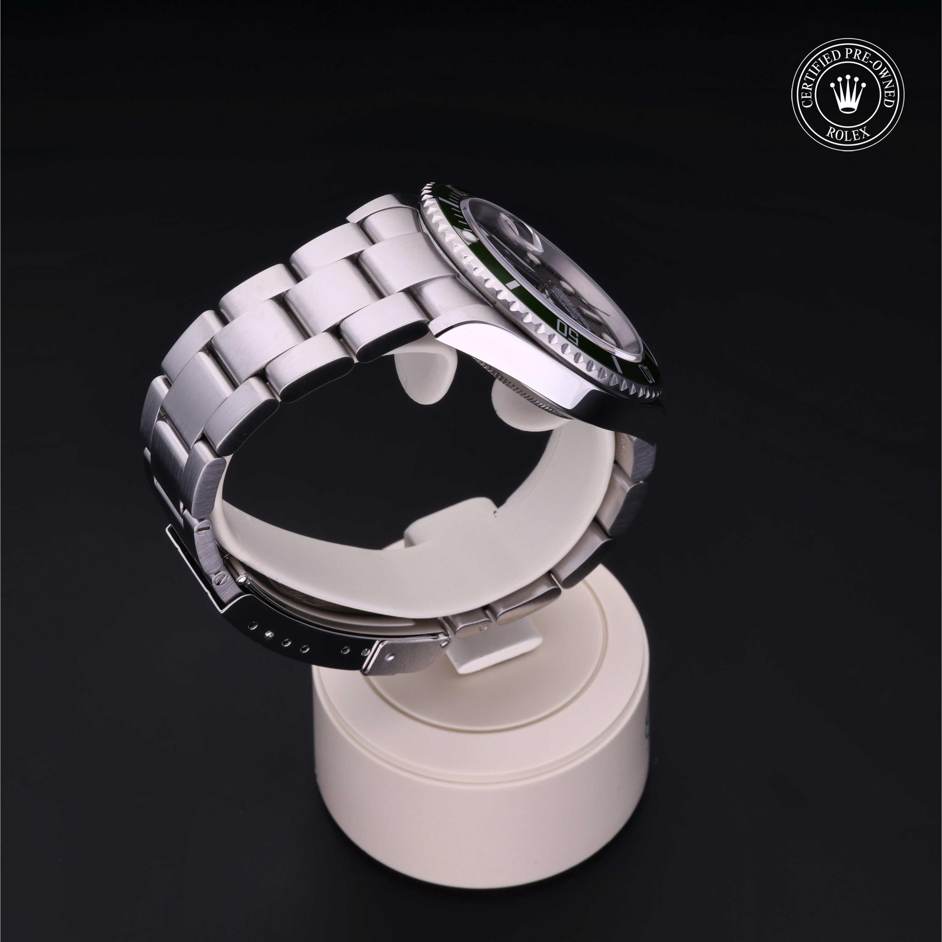 Rolex Submariner Date 360 view 16610LV