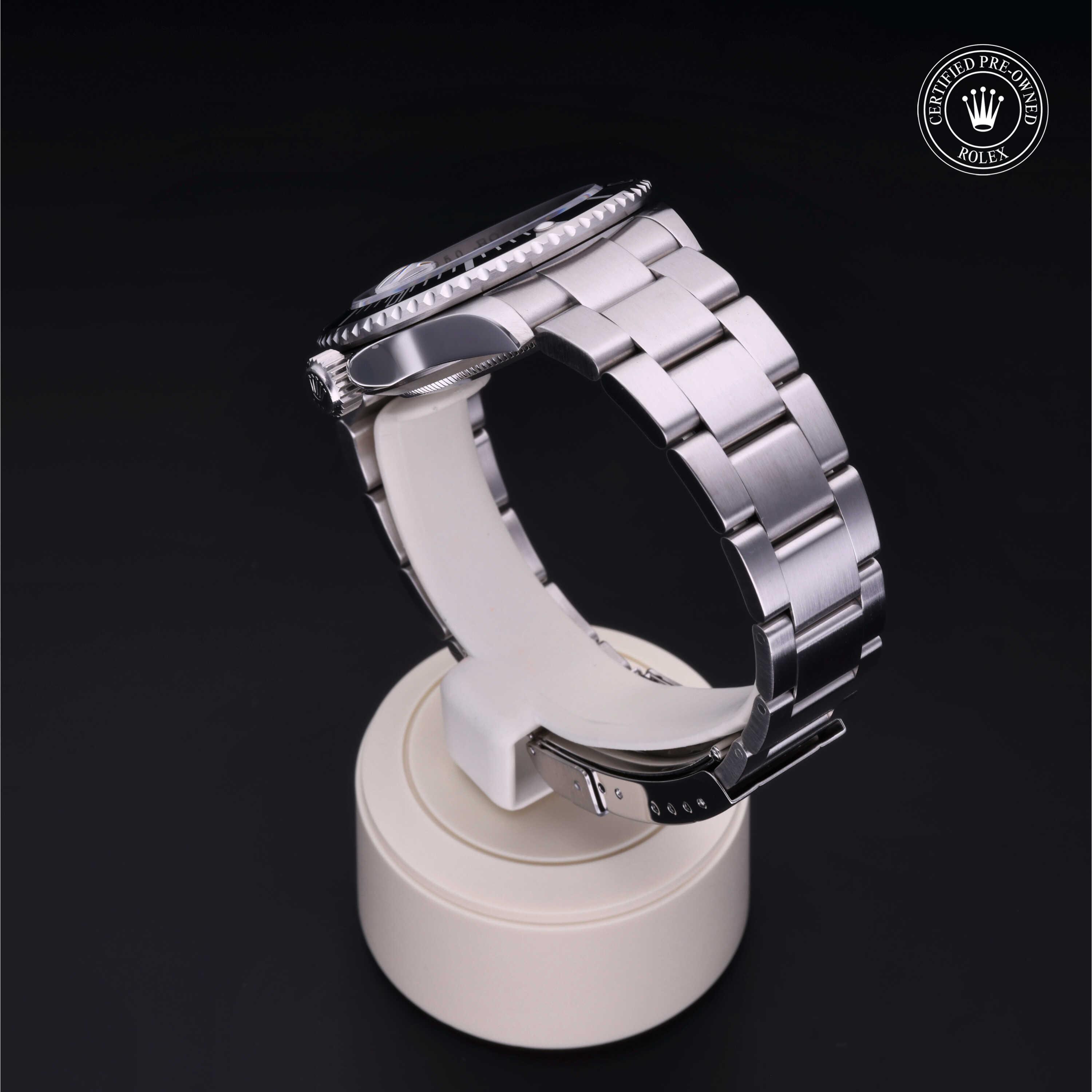 Rolex Submariner Date 360 view 16610