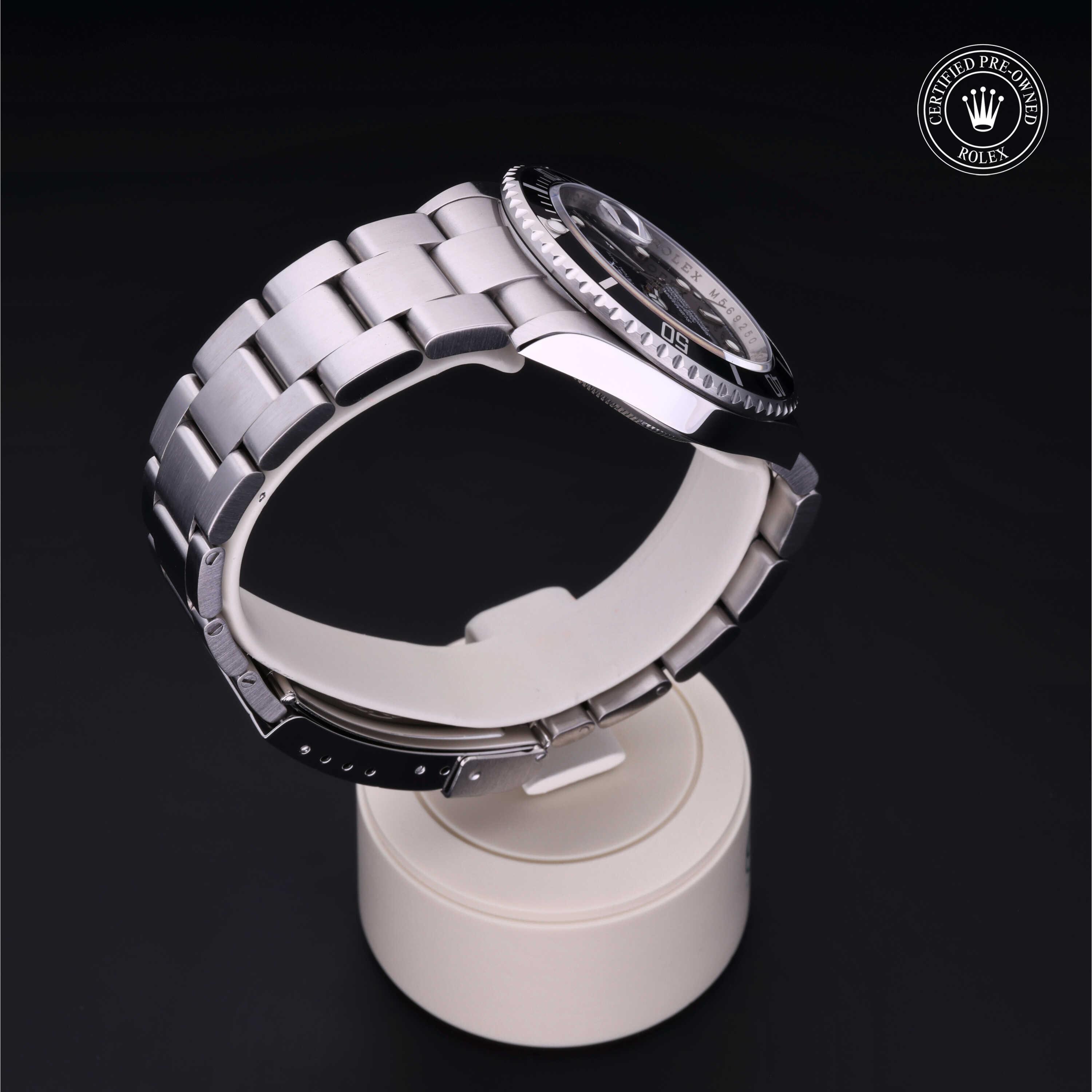 Rolex Submariner Date 360 view 16610