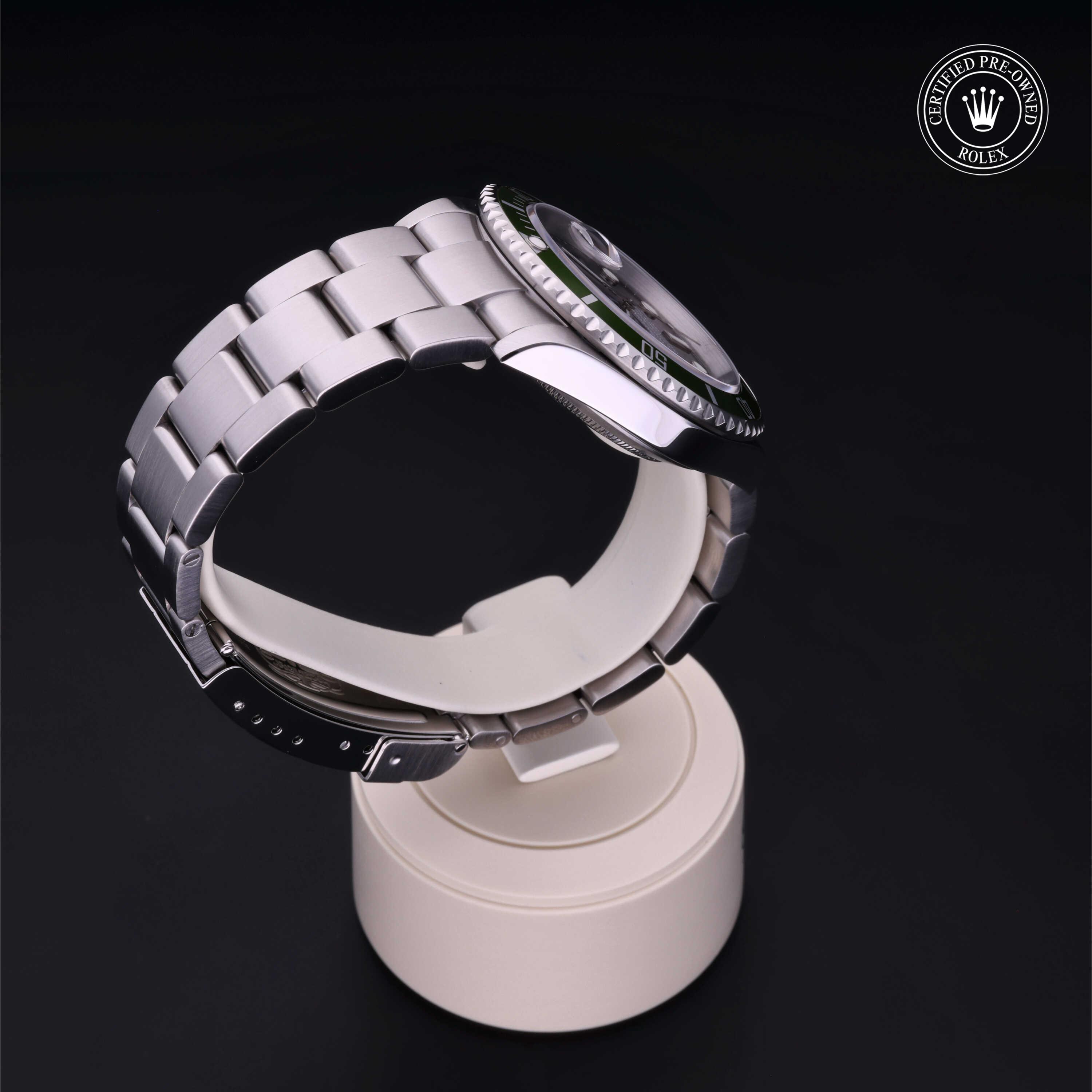 Rolex Submariner Date 360 view 16610LV